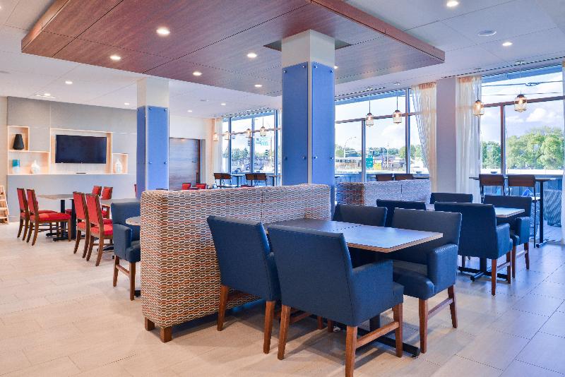 Holiday Inn Express & Suites Bloomington W Mall - Image 5