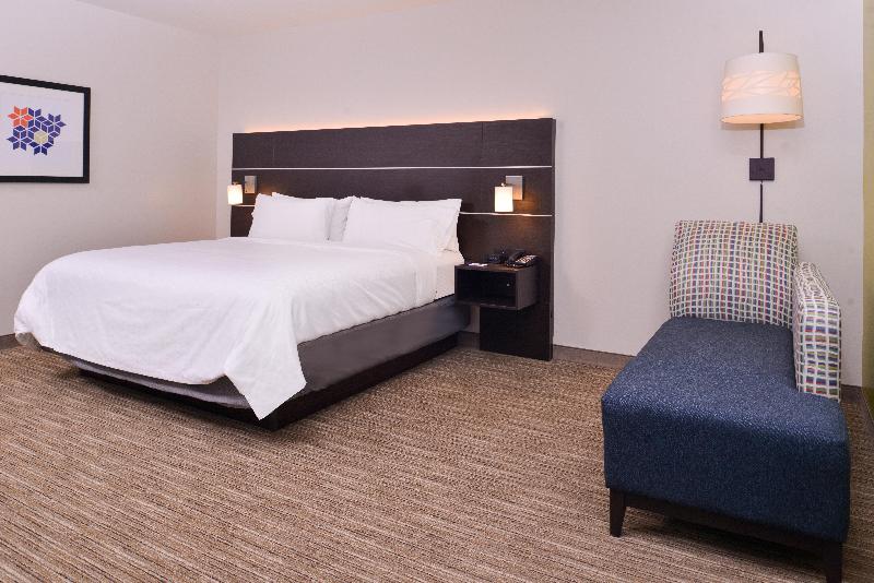 Holiday Inn Express & Suites Bloomington W Mall - Image 7