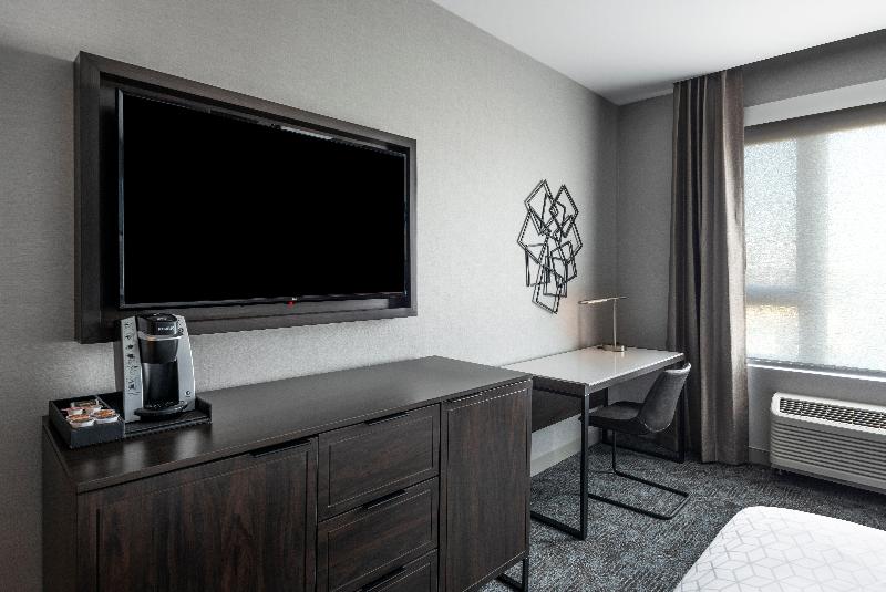 Holiday Inn Express Boston Logan Airport - Revere photo 22