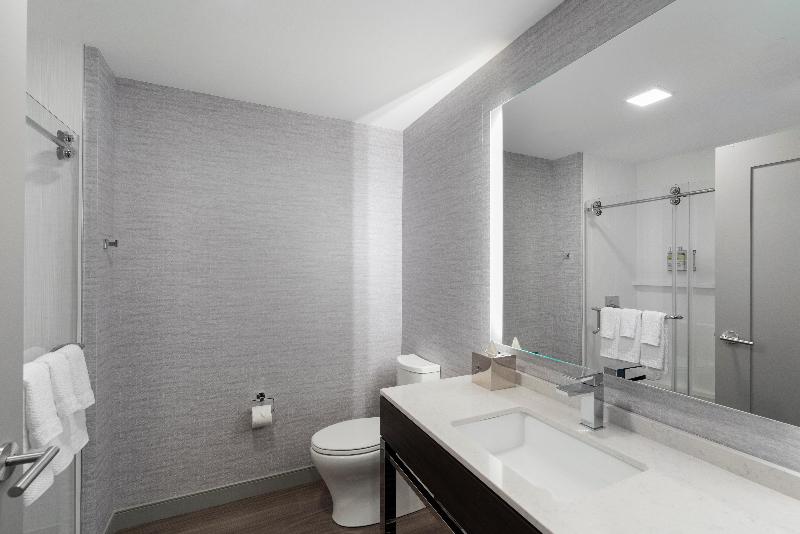 Holiday Inn Express Boston Logan Airport - Revere photo 23