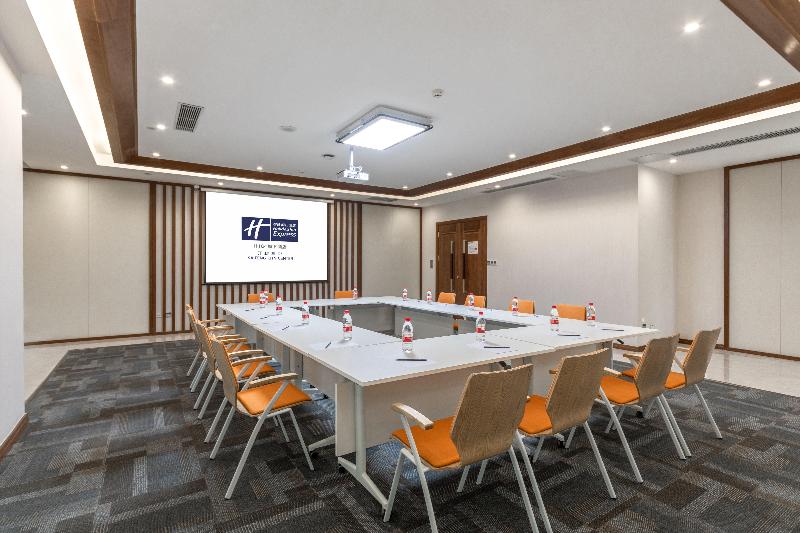 Holiday Inn Express Kaifeng City Center image