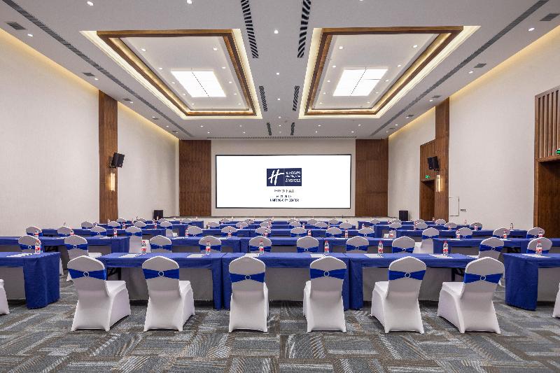 Holiday Inn Express Kaifeng City Center image