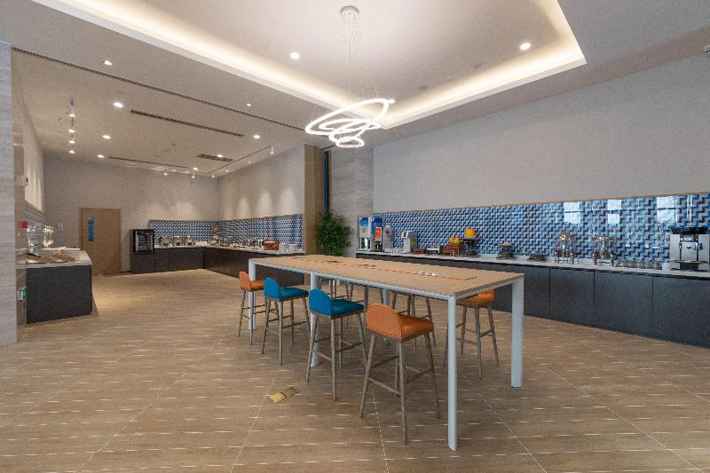 Holiday Inn Express Kaifeng City Center image