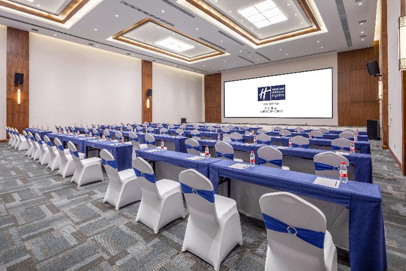 Holiday Inn Express Kaifeng City Center image