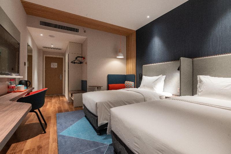 Holiday Inn Express Kaifeng City Center image