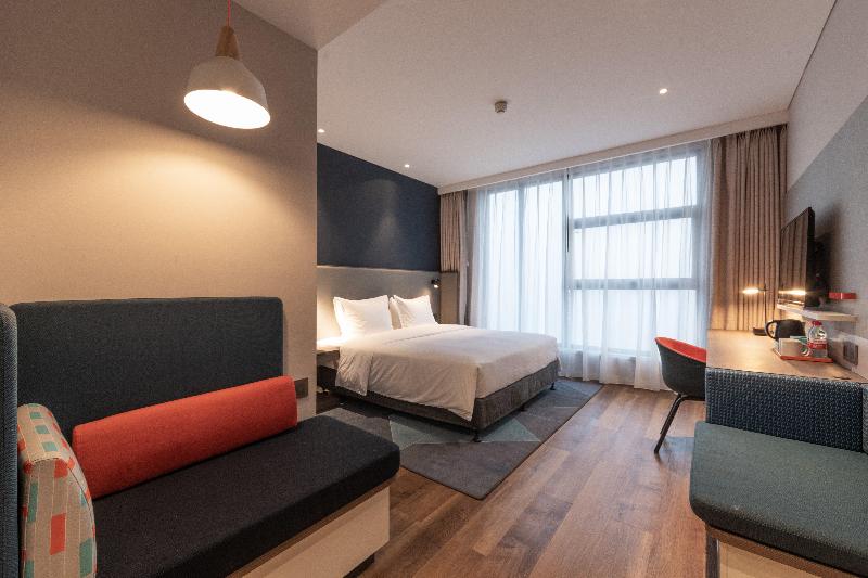 Holiday Inn Express Kaifeng City Center image