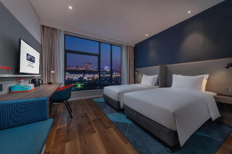 Holiday Inn Express Kaifeng City Center image