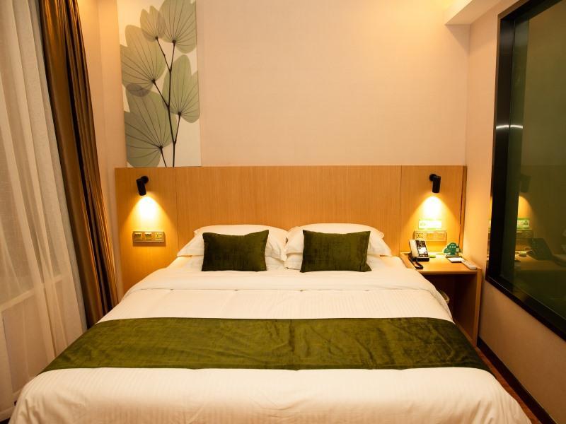 . GreenTree Inn Pingliang Jinding Times Square