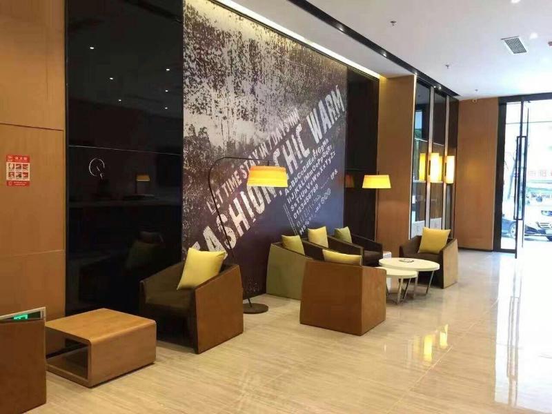 IU Hotelsa Meishan Sansuci Statue Square Wanjing D image