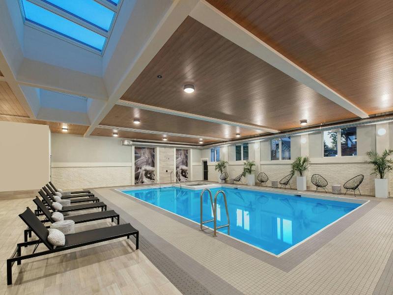 The Insignia Hotel, Sarnia, A Tribute Portfolio Ho