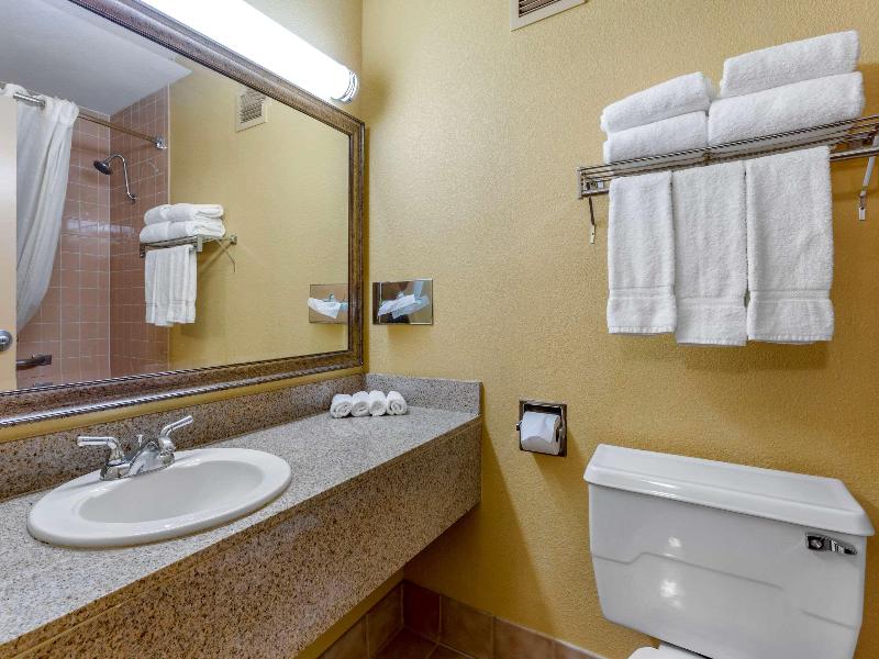 Clarion Inn & Suites Roswell image
