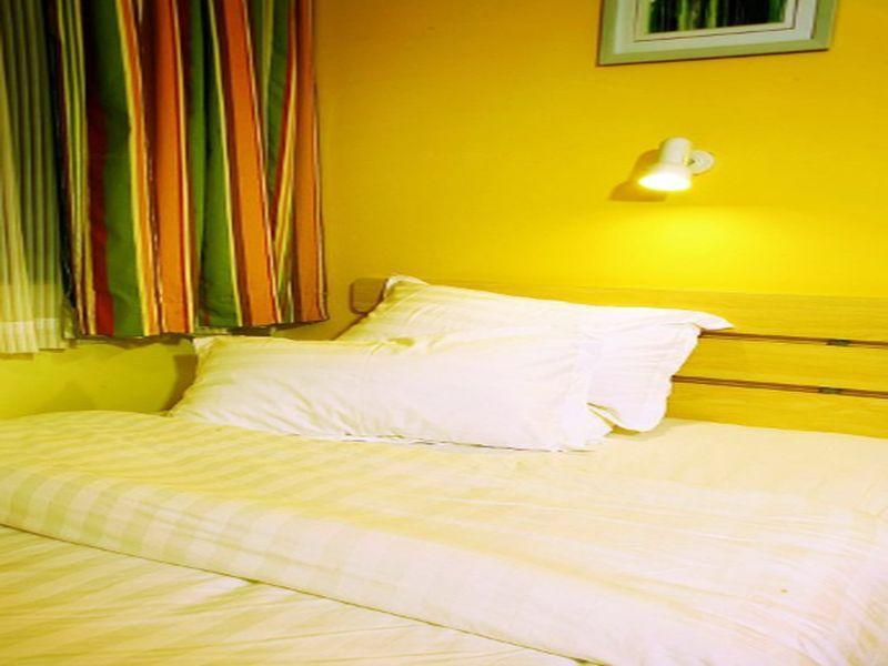 7 DAYS INN HEZE DONGMING CAIFU PLAZA BRANCH