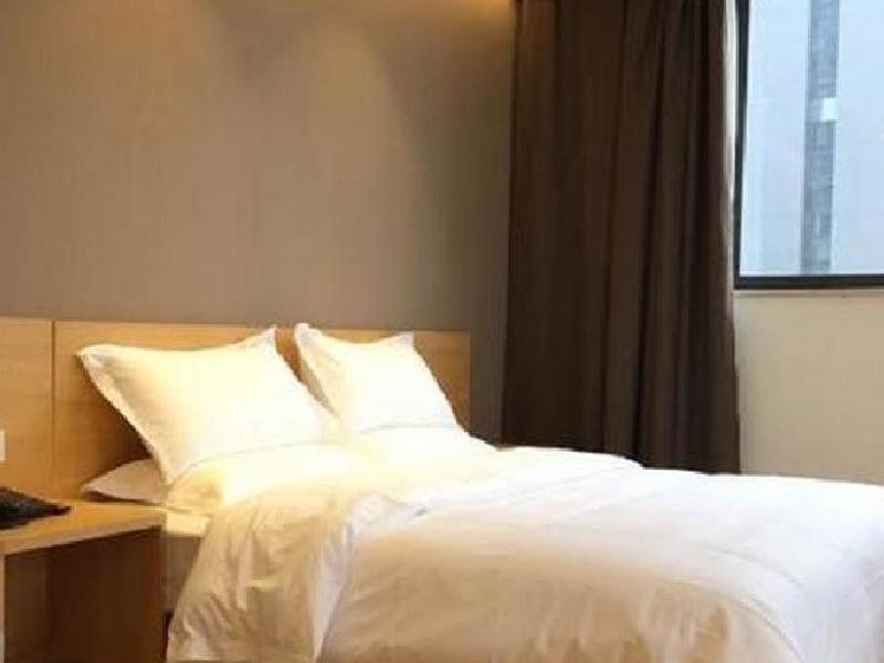 7 Days Premium Xingyi Airport Branch