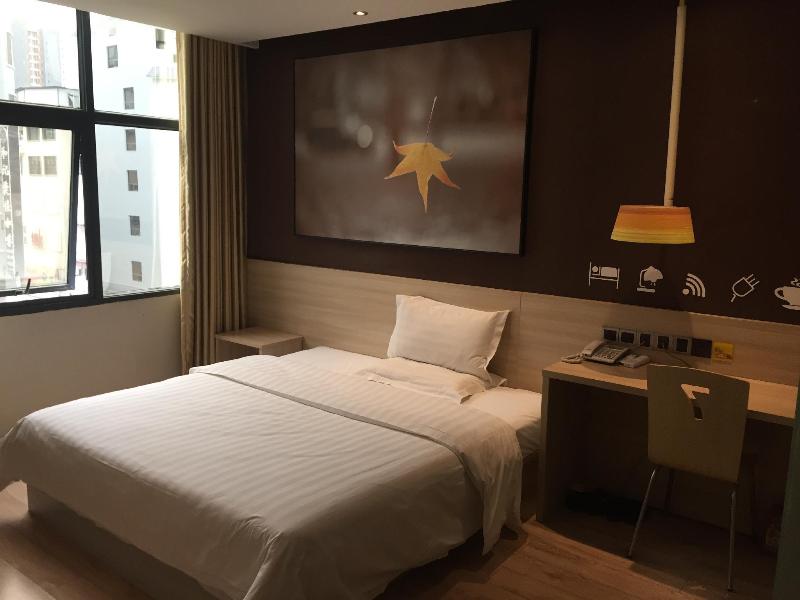 7 Days InnÂ·Xingyi Zhenfeng Nanhuan Road