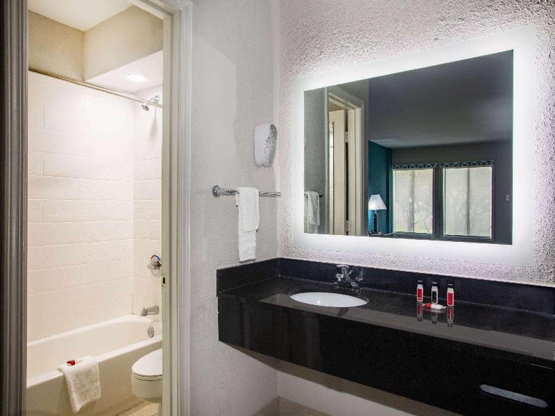 Days Inn By Wyndham Mobile I 65 image