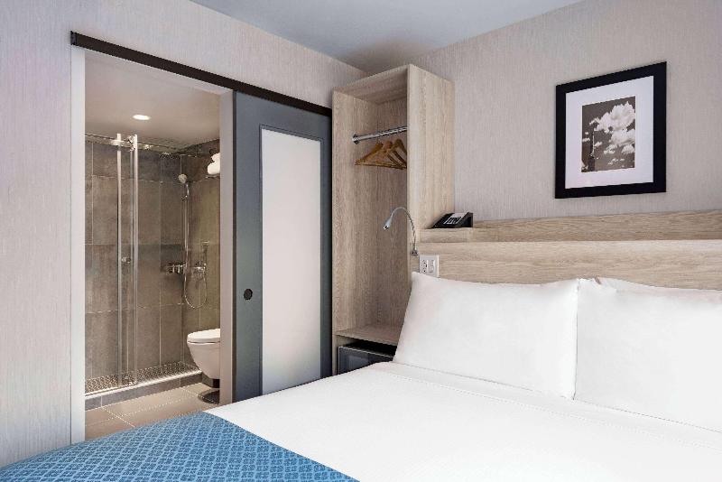 Wingate By Wyndham New York Midtown South 5th Ave image