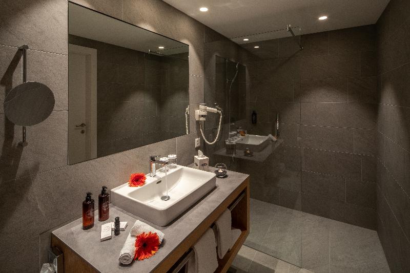 Hotel & LOUNGE LAGO MAGGIORE photo 22