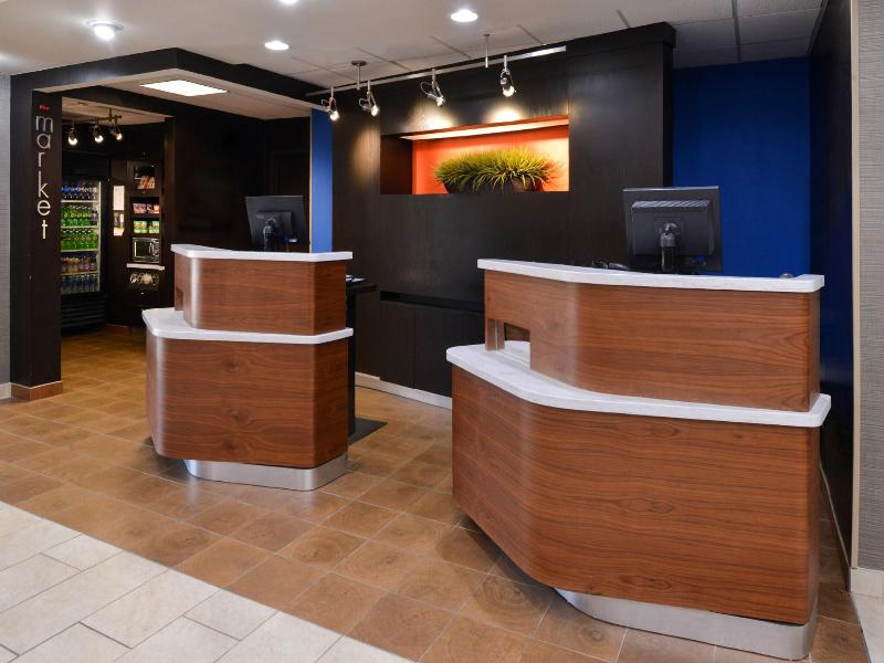 Country Inn & Suites Radisson BrownDeer-MilwaukeeN image