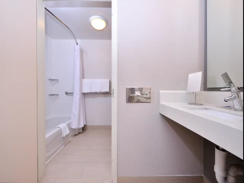 Country Inn & Suites Radisson BrownDeer-MilwaukeeN image