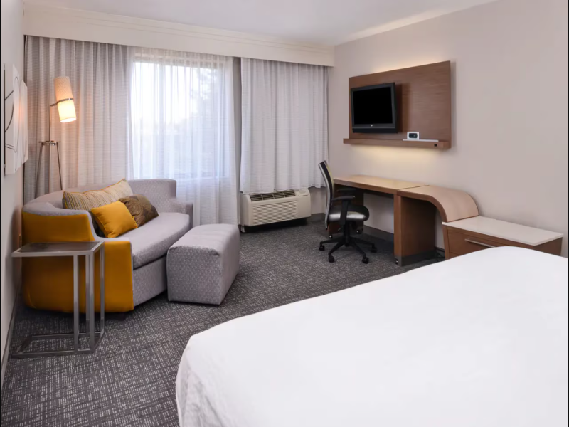 Country Inn & Suites Radisson BrownDeer-MilwaukeeN image