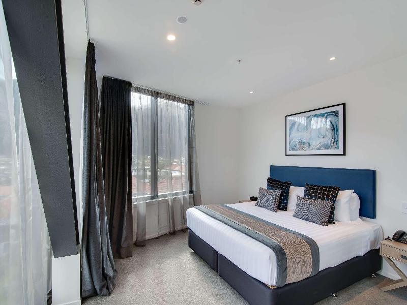 Ramada By Wyndham Queenstown Central image