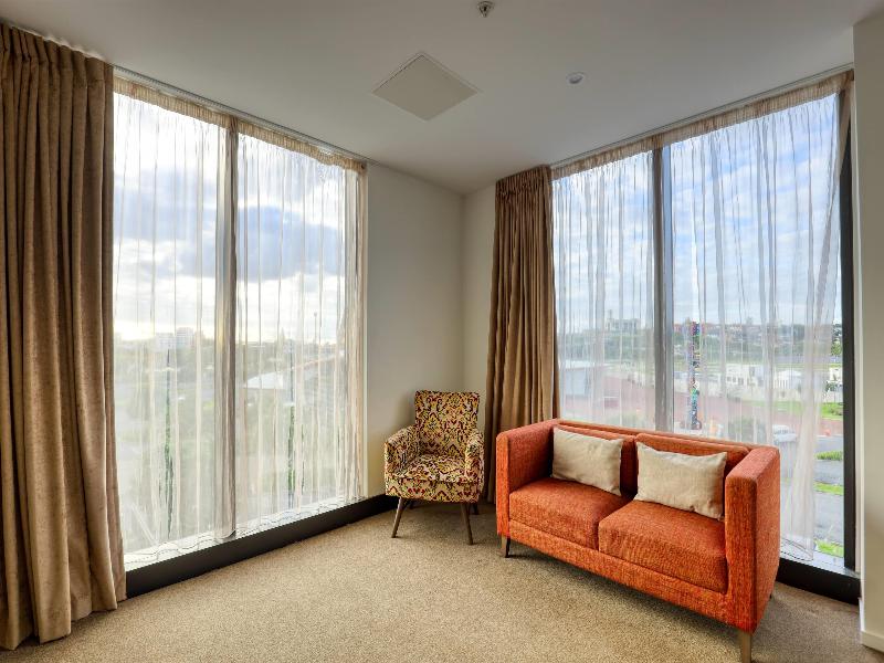 Ramada Suites Auckland Manukau Pacific Centre image