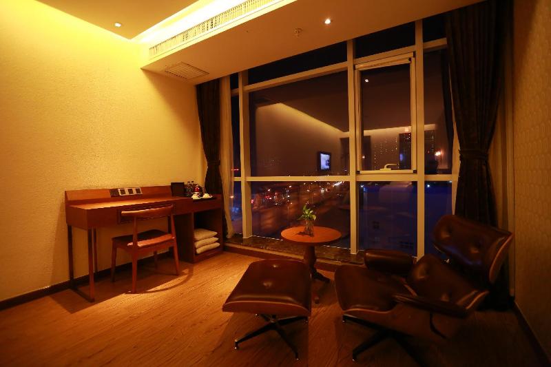 James Joyce Coffetel Qinhuangdao Railway Station — general view
