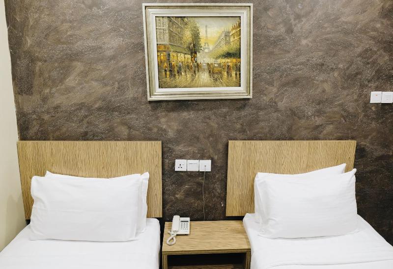 Era Plus Hotel image
