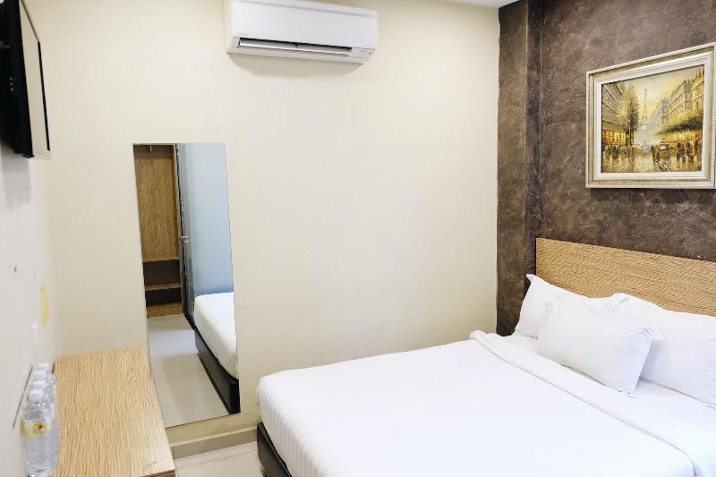 Era Plus Hotel image