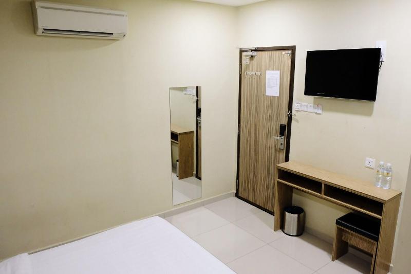 Era Plus Hotel image