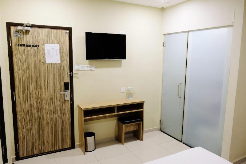 Era Plus Hotel image