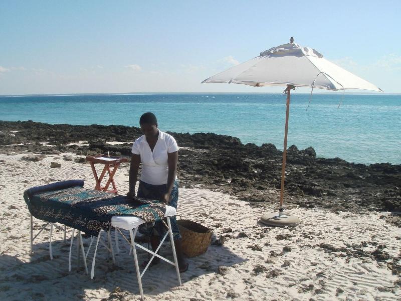 Azura Benguerra Island image