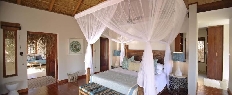 Azura Benguerra Island image