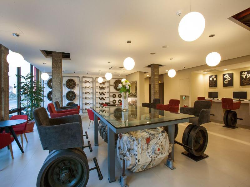 823 Tourist Hotel