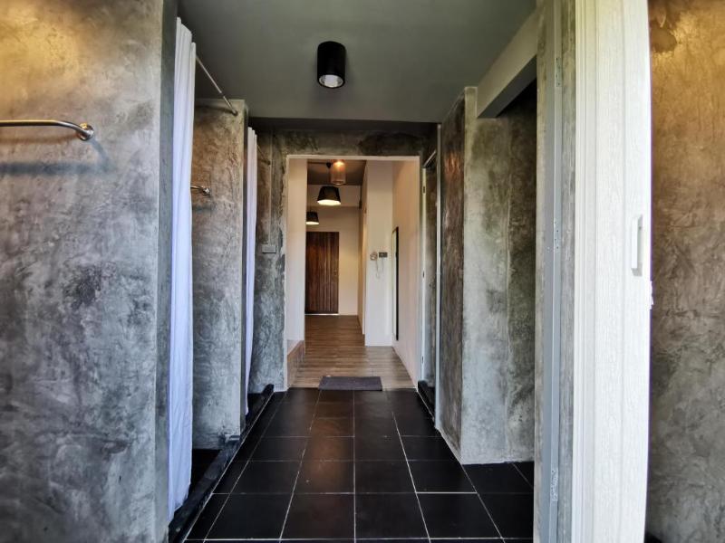 8 Sleepers Street Hostel image