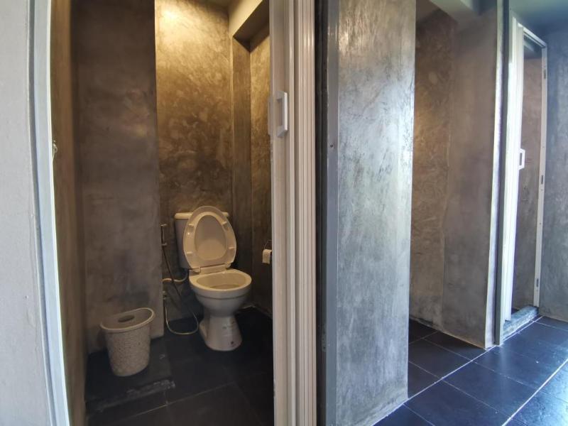 8 Sleepers Street Hostel image