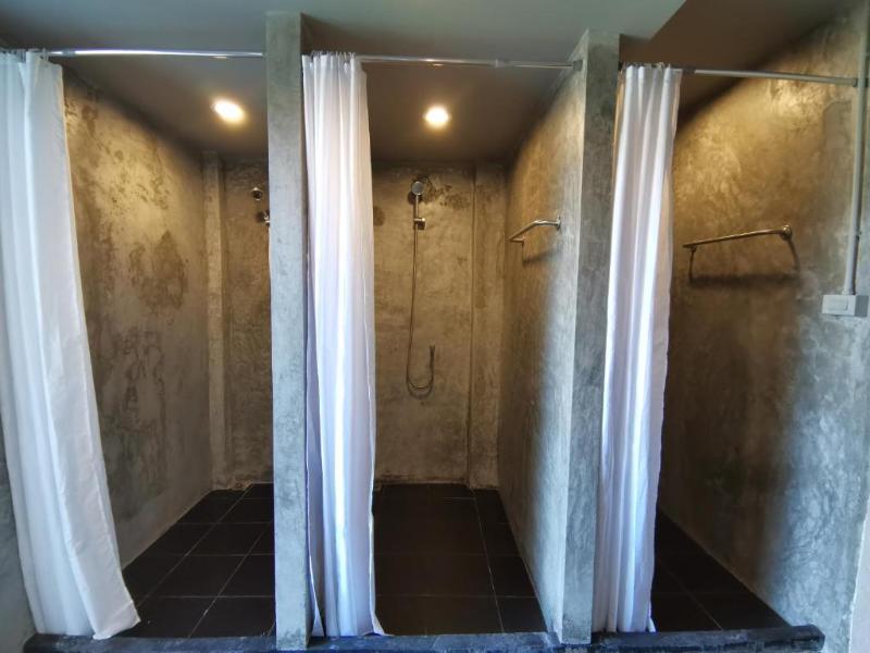 8 Sleepers Street Hostel image