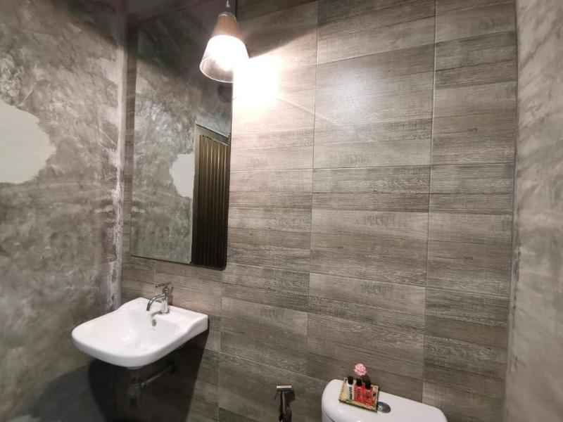 8 Sleepers Street Hostel image