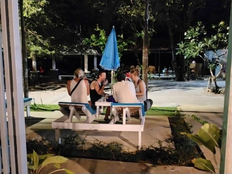Chomjan Hostel