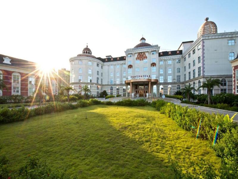 THE ROYAL PINNACLE HOTEL image