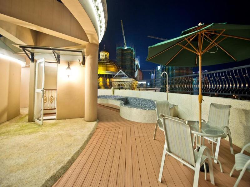 THE ROYAL PINNACLE HOTEL image