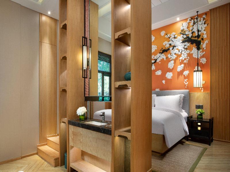Holiday Inn Dalian Hot Spring image