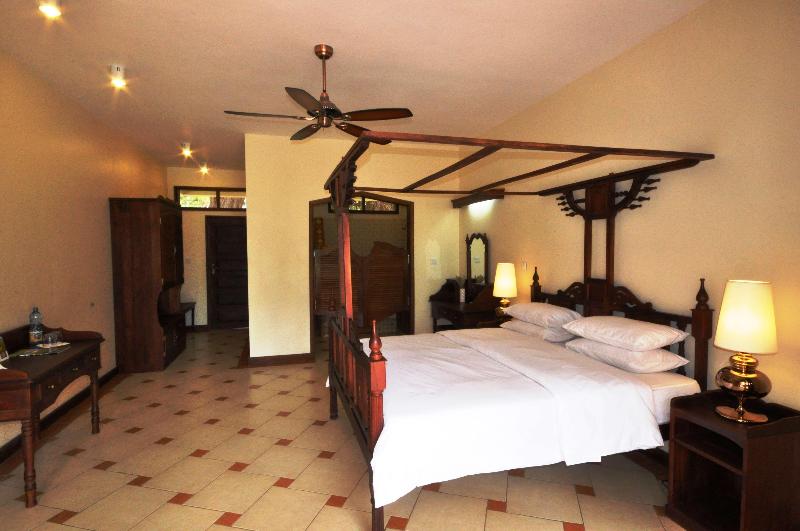 Hunters Lodge image