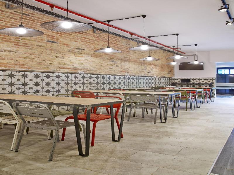 Hola Hostal Collblanc image