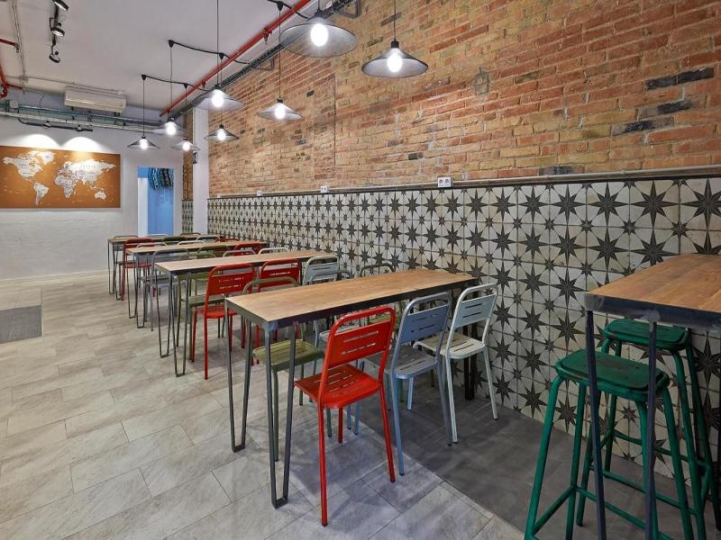 Hola Hostal Collblanc image