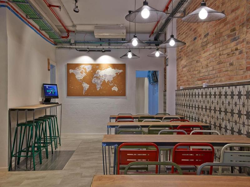 Hola Hostal Collblanc image