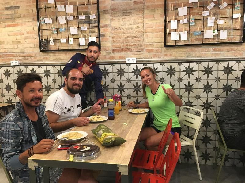 Hola Hostal Collblanc image