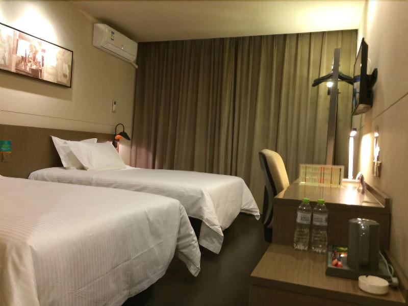 Jinjiang Inn Select Chifeng Railway Station