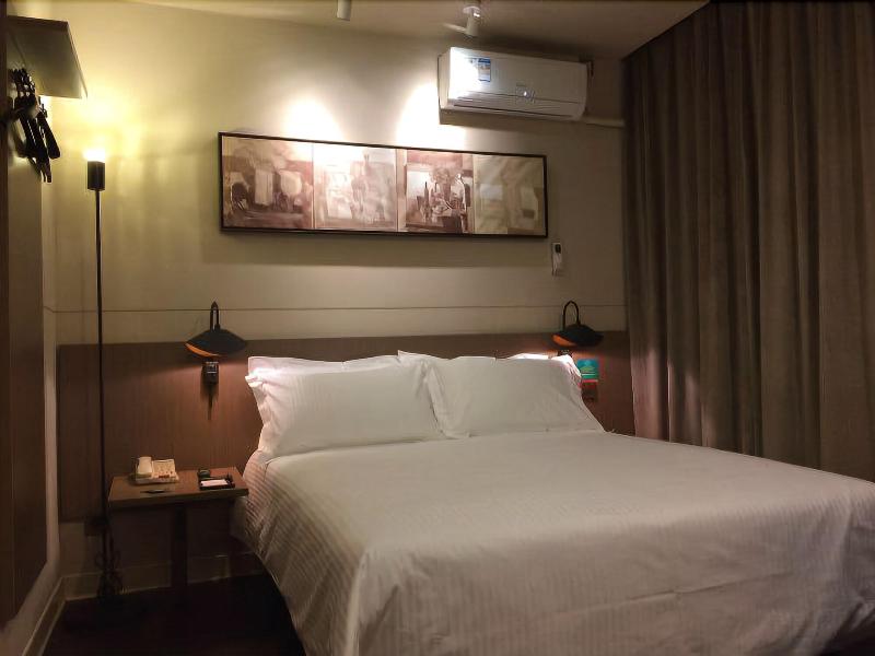 Jinjiang Inn Select Chifeng Railway Station
