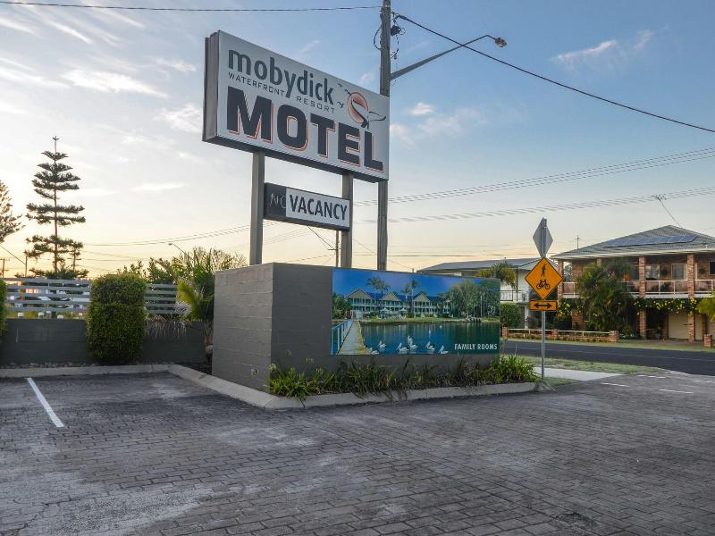Moby Dick Waterfront Motel